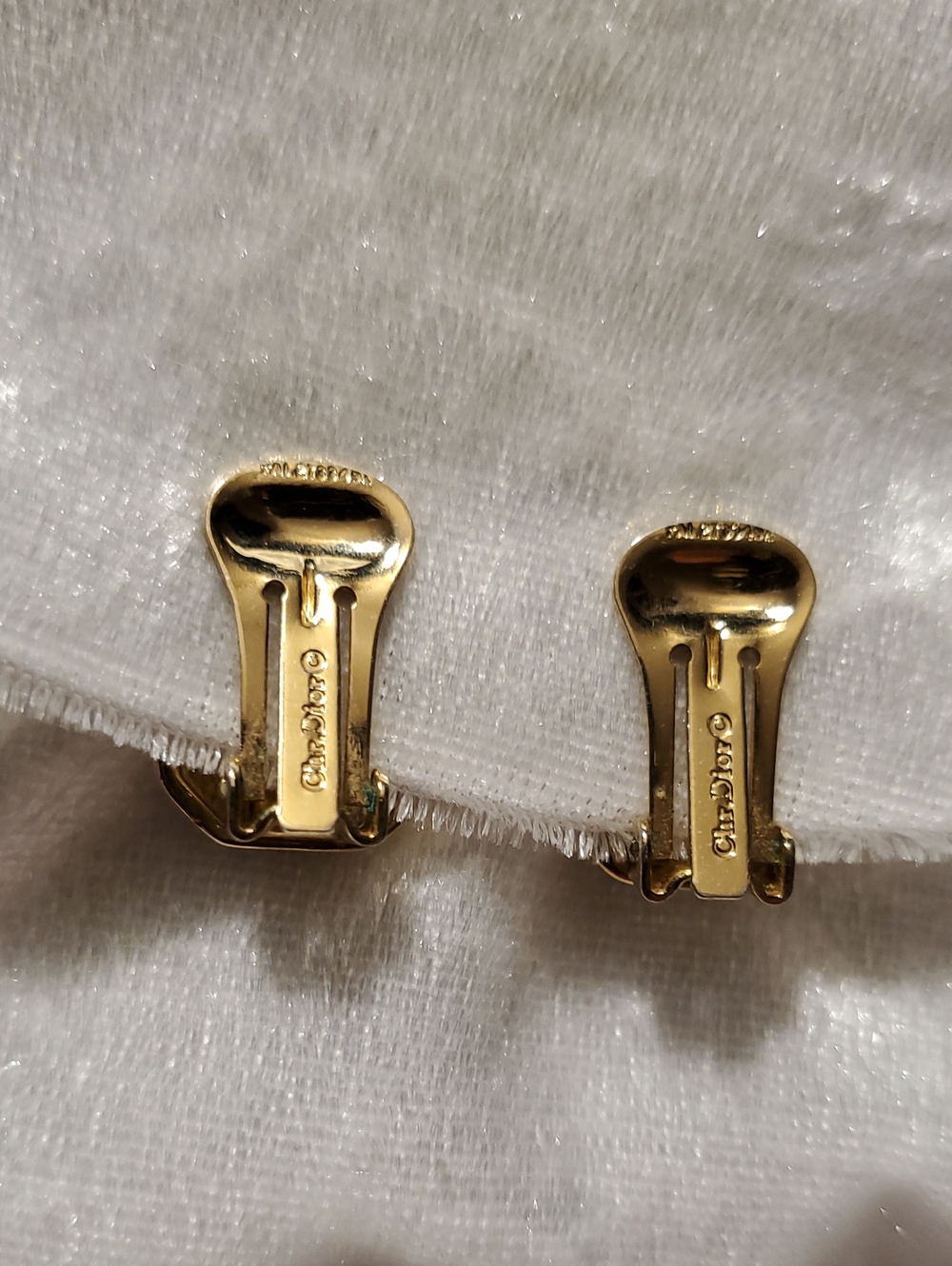 Vintage CHRISTIAN DIOR Signed CLIP ON GOLD BLACK ONYX Earrings - Picture 3 of 10